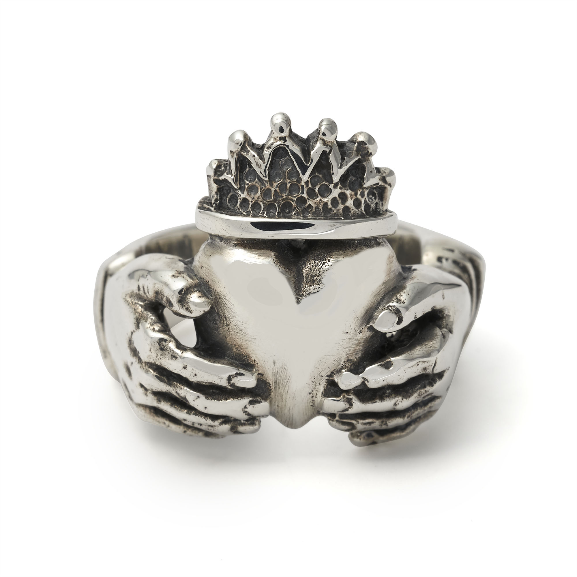 Read more about the article Irish Claddagh Ring – A Symbol of Love, Loyalty and Friendship